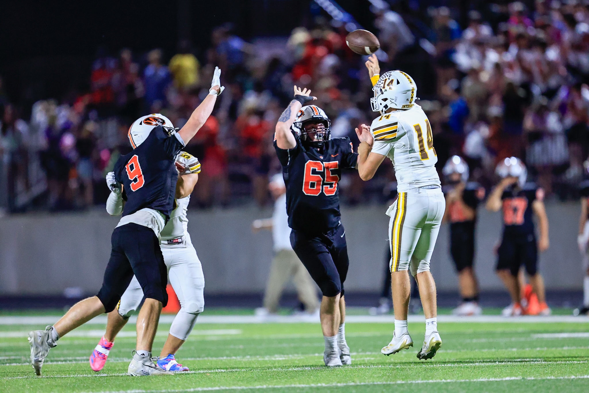 Tigers Overpower Kickapoo in Lopsided Homecoming Victory