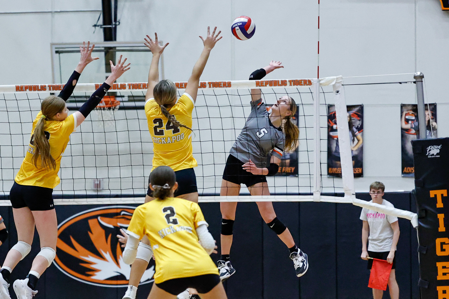 Republic Takes Early Lead, Kickapoo Rallies for Five-Set Win